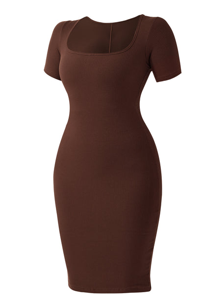 Midikjole med korte ermer og innebygd shapewear