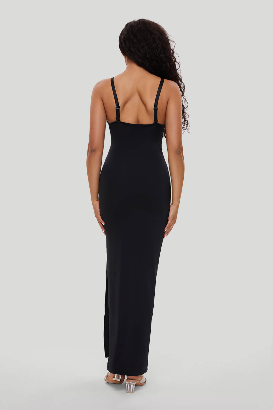 Maxikjole i blonder med dyp V-utringning og innebygd shapewear