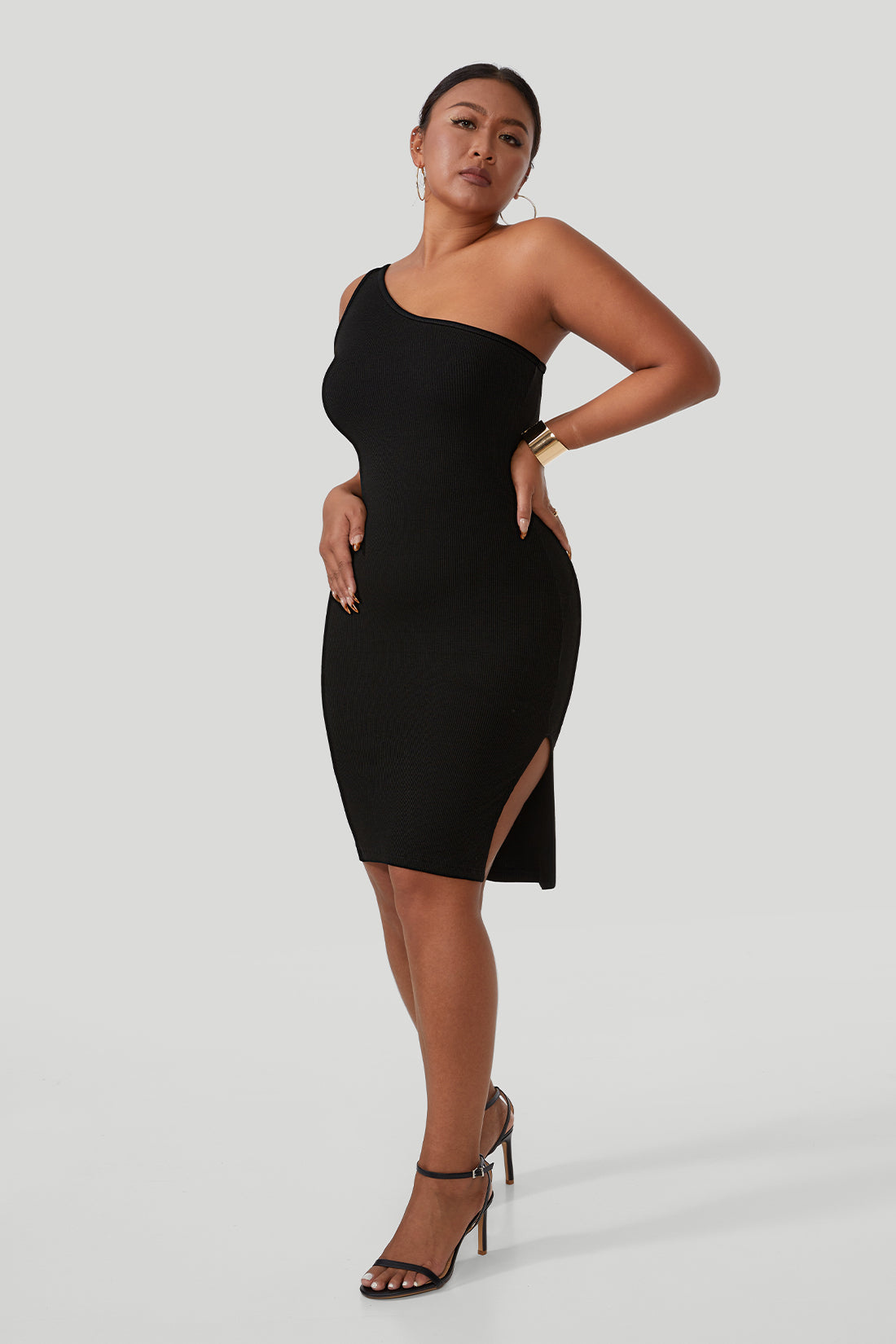 Minikjole med én skulder, rynkedetaljer og innebygd shapewear