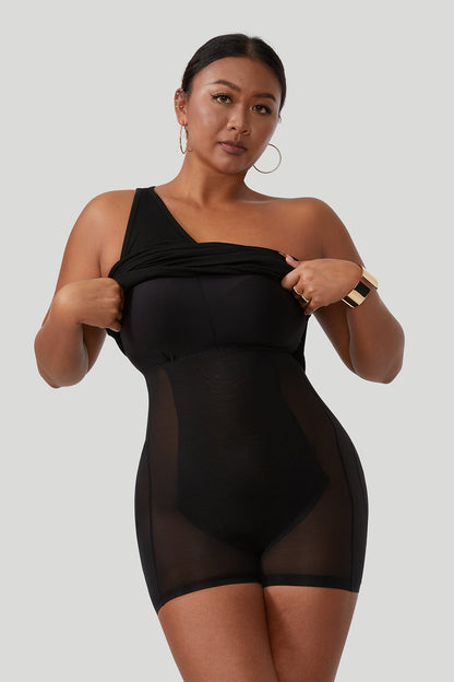 Minikjole med én skulder, rynkedetaljer og innebygd shapewear