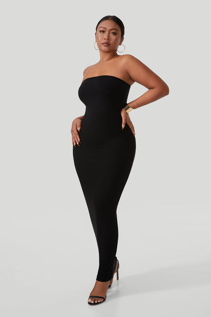Stroppeløs maxikjole med innebygd shapewear