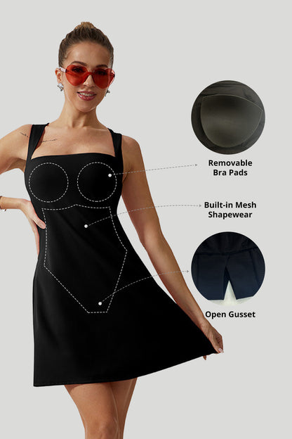 Minikjole med firkantet utringning og innebygd shapewear