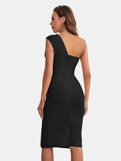Elegant svart midikjole med én skulder