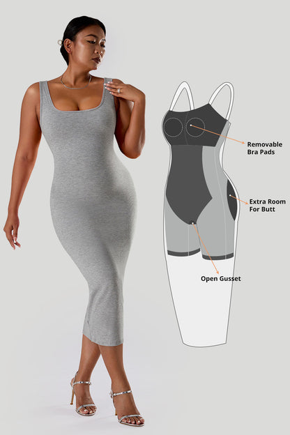 Ensfarget ermeløs kjole med innebygd shapewear