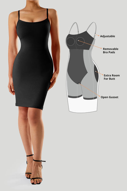 Figurnær kjole med spaghettistropper og innebygd shapewear
