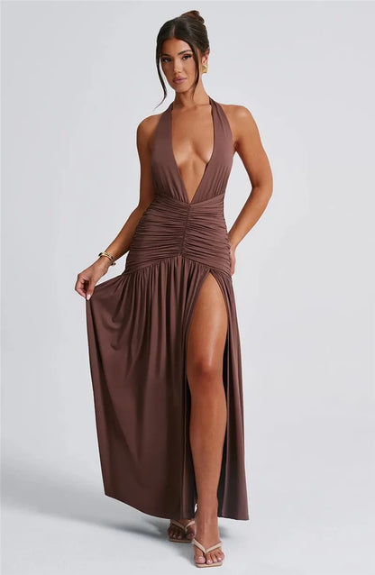 Elegant halterneck-maxikjole med dyp V-utringning