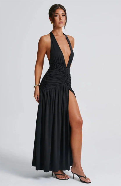 Elegant halterneck-maxikjole med dyp V-utringning