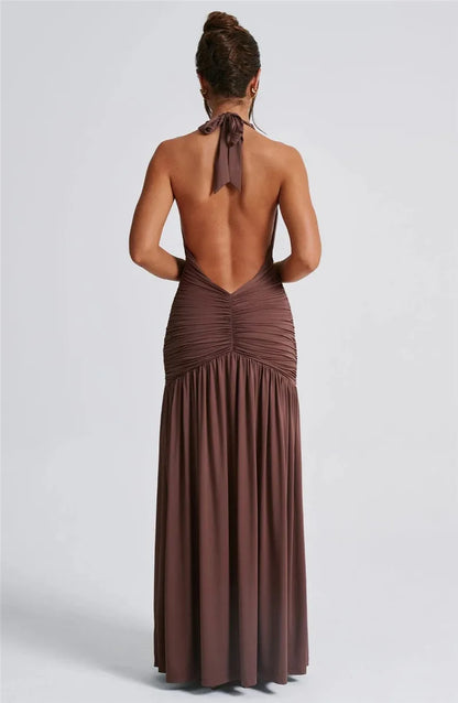 Elegant halterneck-maxikjole med dyp V-utringning