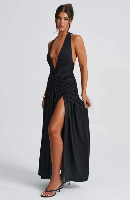 Elegant halterneck-maxikjole med dyp V-utringning