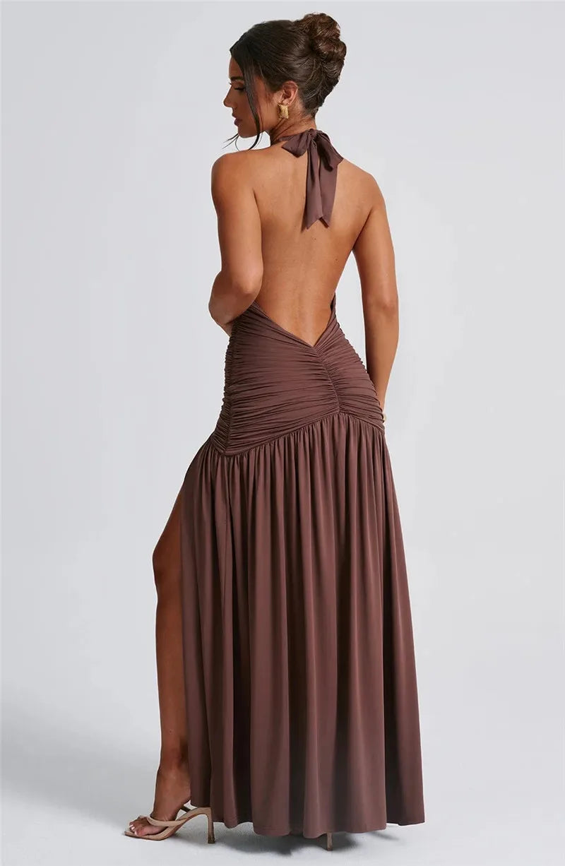 Elegant halterneck-maxikjole med dyp V-utringning