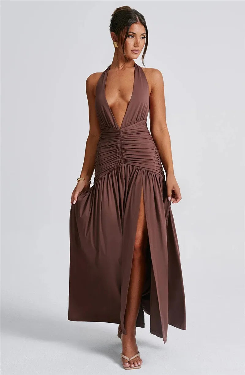 Elegant halterneck-maxikjole med dyp V-utringning