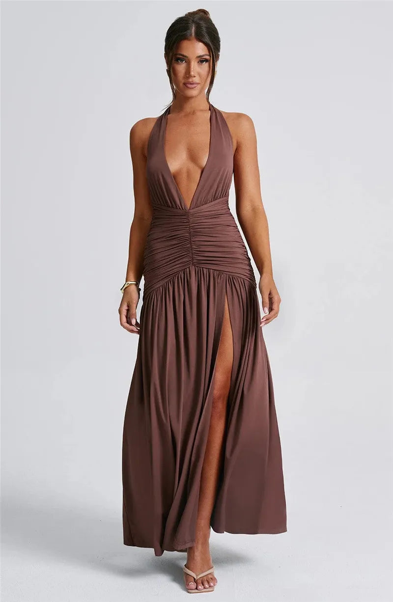 Elegant halterneck-maxikjole med dyp V-utringning
