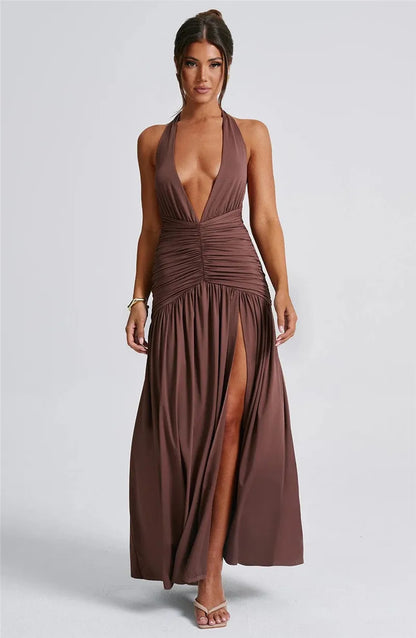 Elegant halterneck-maxikjole med dyp V-utringning