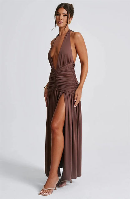 Elegant halterneck-maxikjole med dyp V-utringning