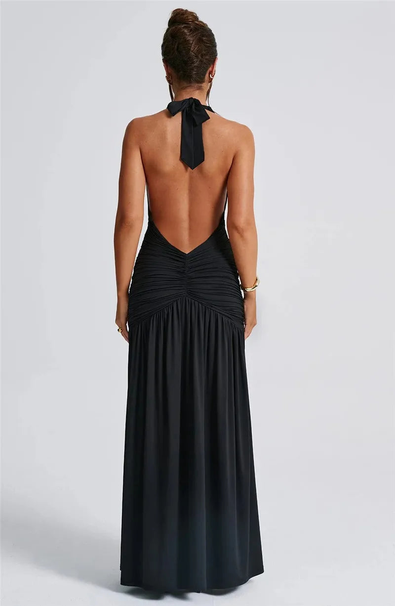 Elegant halterneck-maxikjole med dyp V-utringning