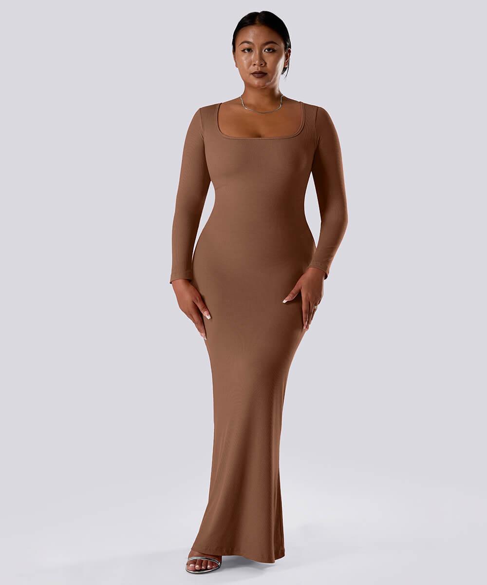Ensfarget kjole med lange ermer og innebygd shapewear
