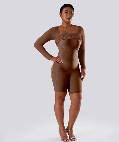 Ensfarget kjole med lange ermer og innebygd shapewear