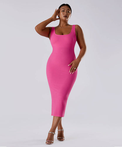Ensfarget ermeløs kjole med innebygd shapewear