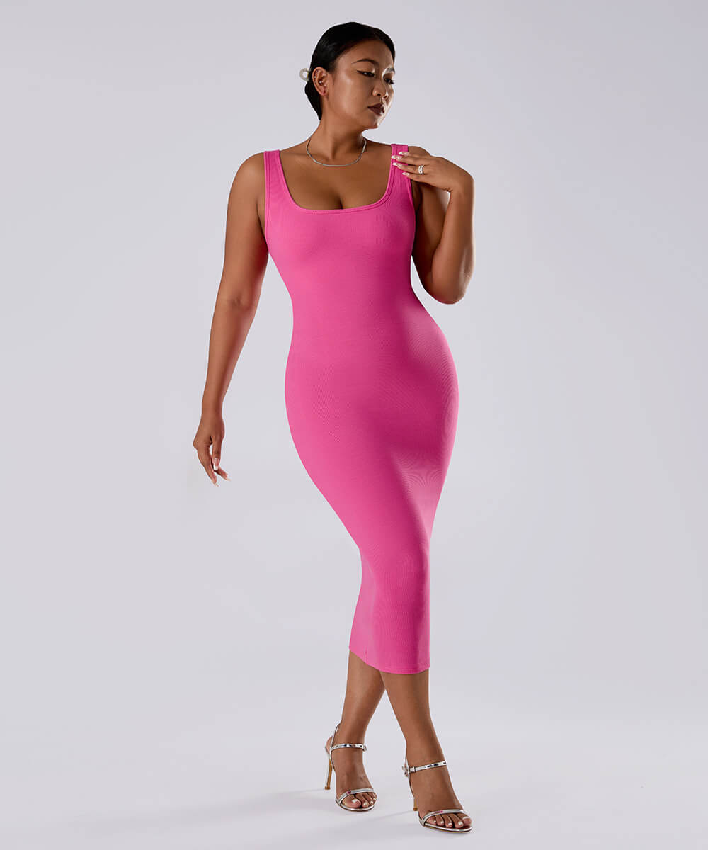 Ensfarget ermeløs kjole med innebygd shapewear