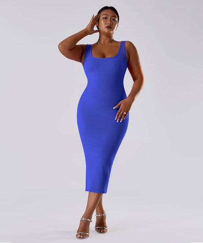 Ensfarget ermeløs kjole med innebygd shapewear