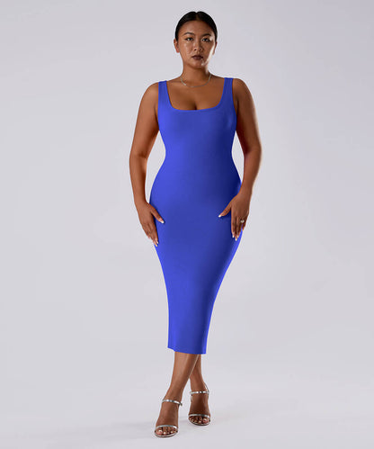 Ensfarget ermeløs kjole med innebygd shapewear