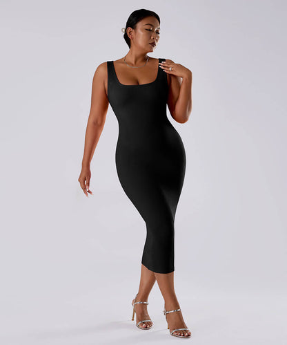 Ensfarget ermeløs kjole med innebygd shapewear