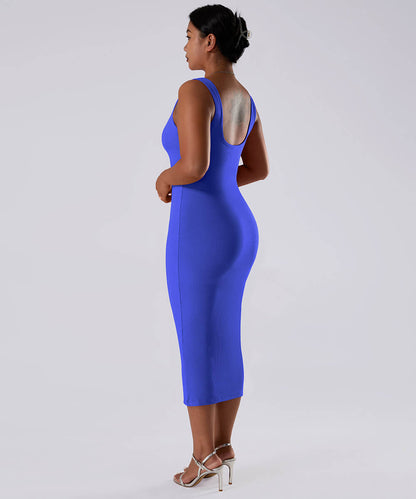 Ensfarget ermeløs kjole med innebygd shapewear