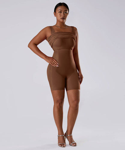 Ensfarget ermeløs kjole med innebygd shapewear