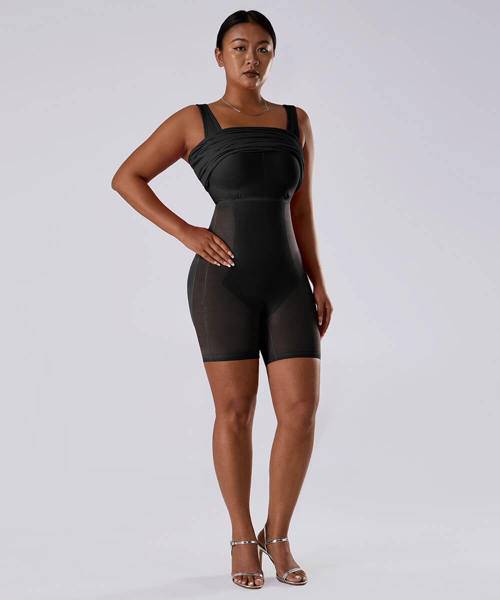 Ensfarget ermeløs kjole med innebygd shapewear