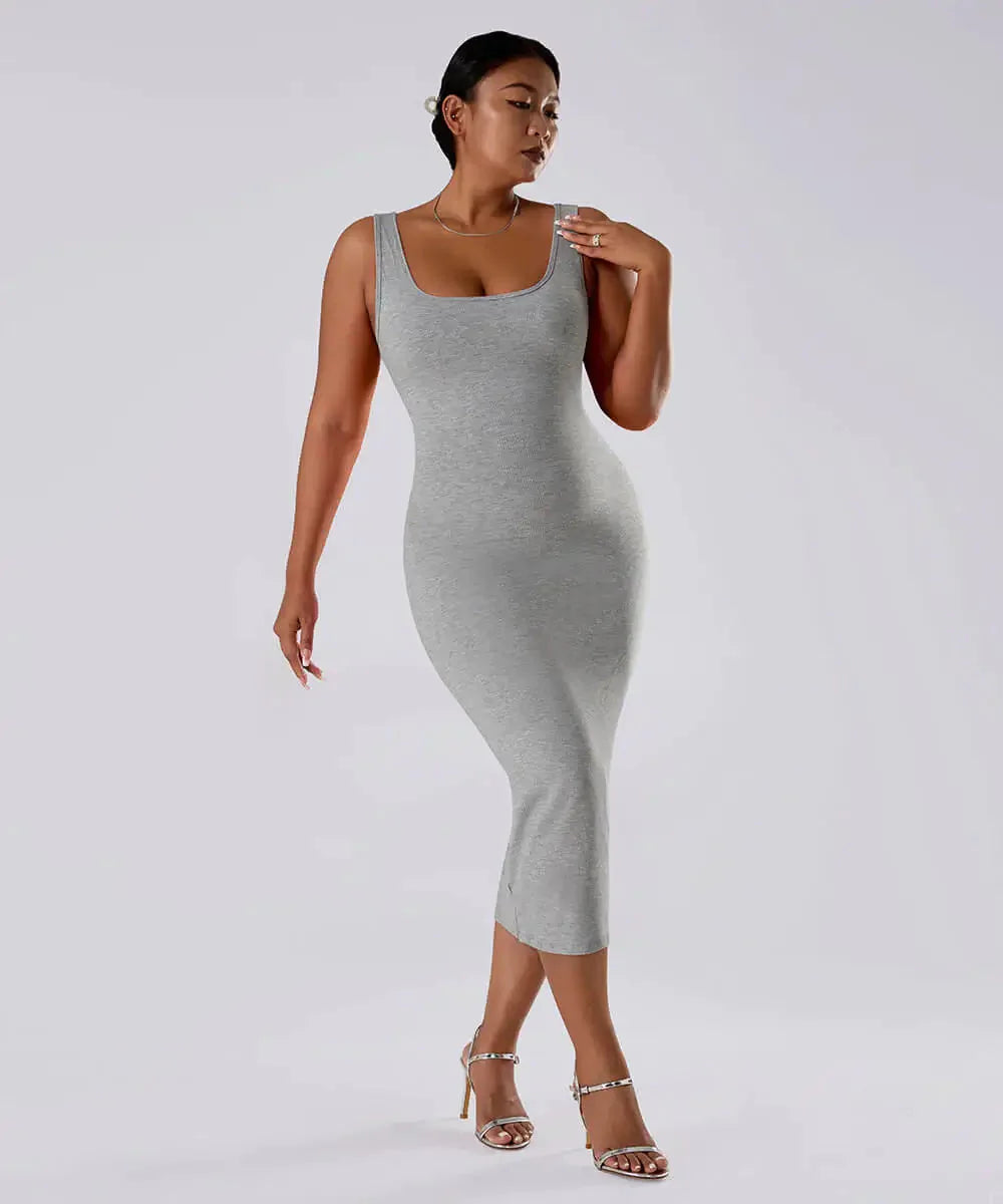 Ensfarget ermeløs kjole med innebygd shapewear