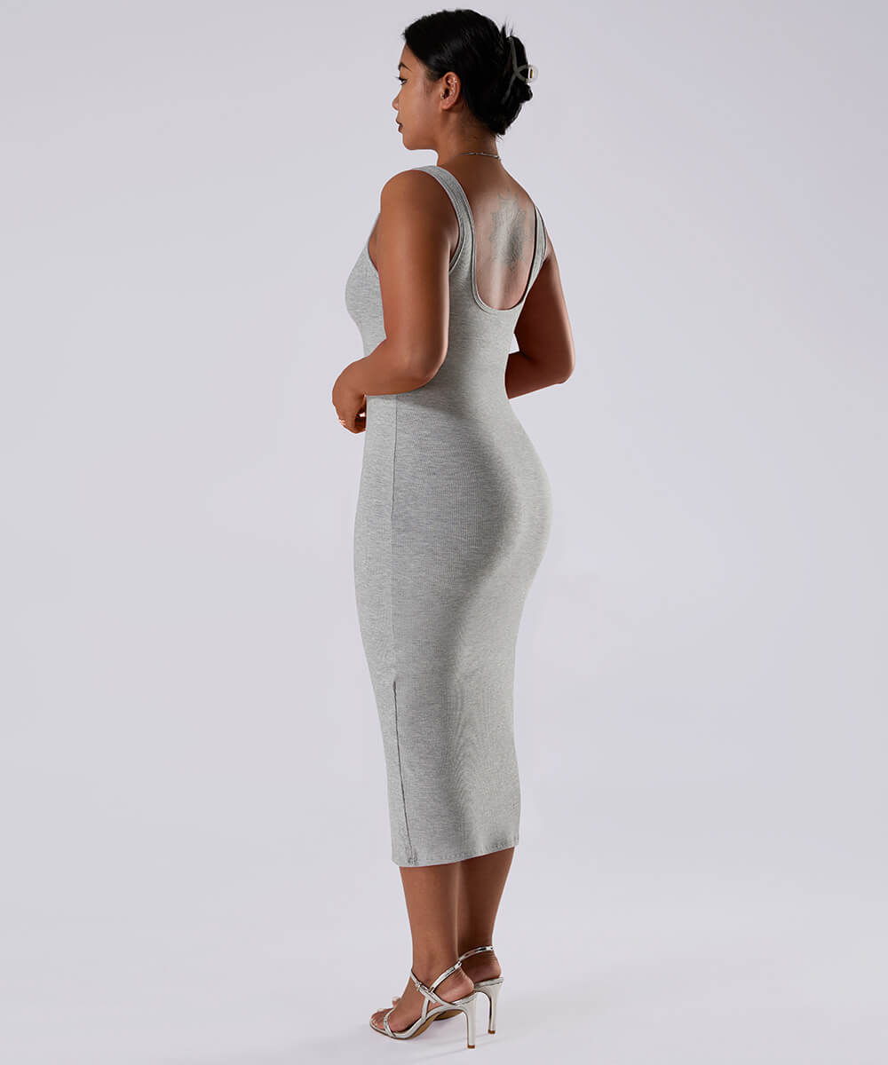 Ensfarget ermeløs kjole med innebygd shapewear