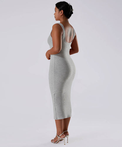 Ensfarget ermeløs kjole med innebygd shapewear