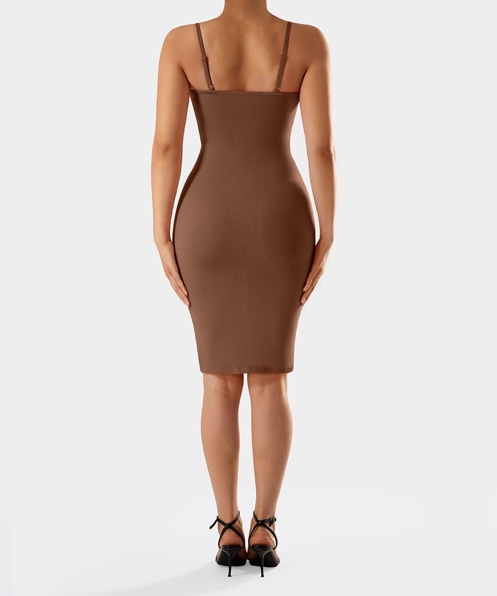 Figurnær kjole med spaghettistropper og innebygd shapewear
