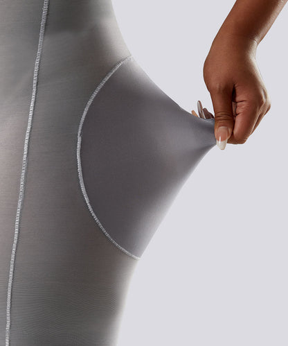 Figurnær kjole med spaghettistropper og innebygd shapewear