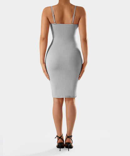 Figurnær kjole med spaghettistropper og innebygd shapewear