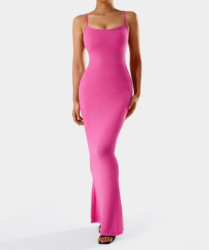 Kjole med spaghettistropper og innebygd shapewear