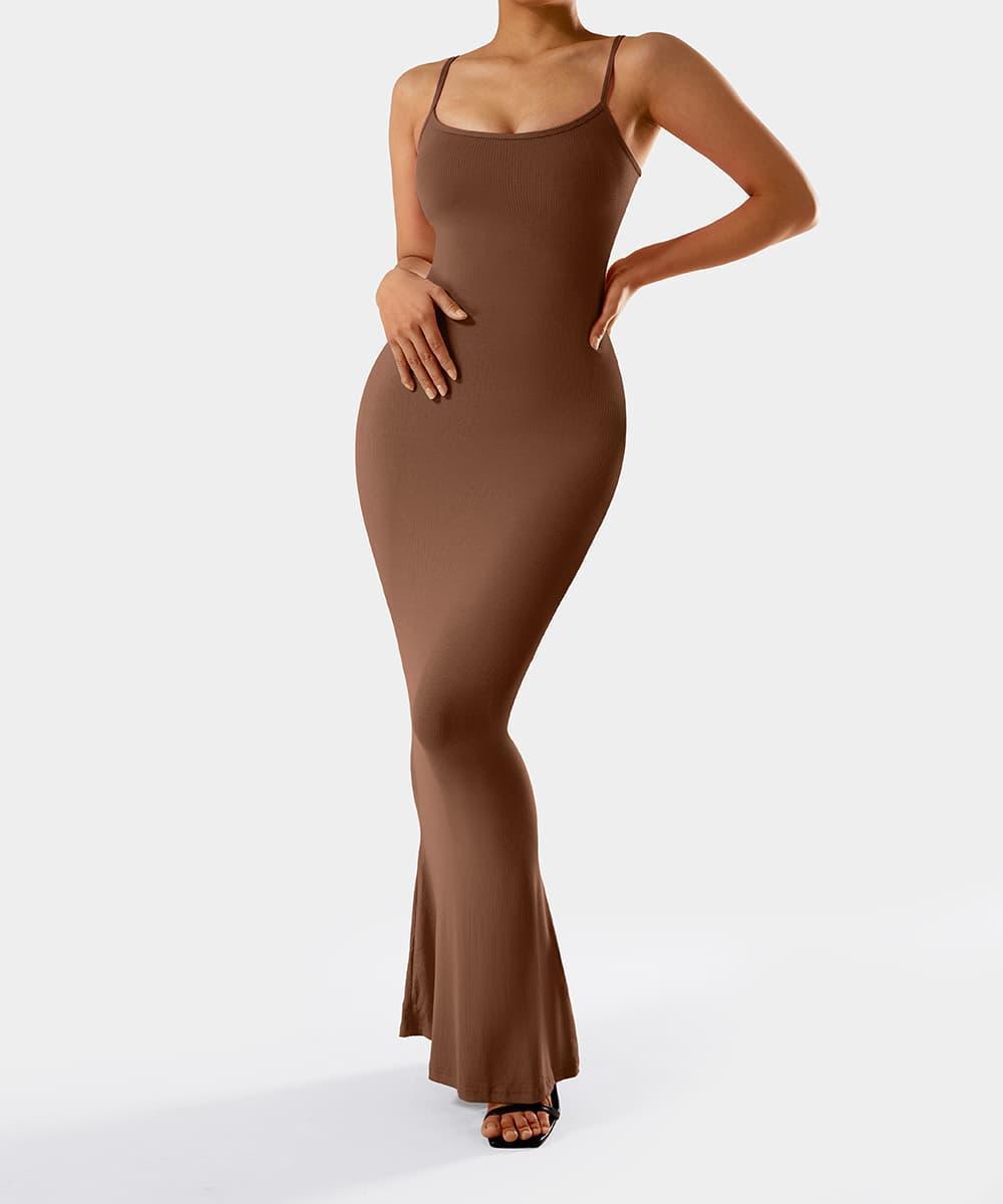 Kjole med spaghettistropper og innebygd shapewear