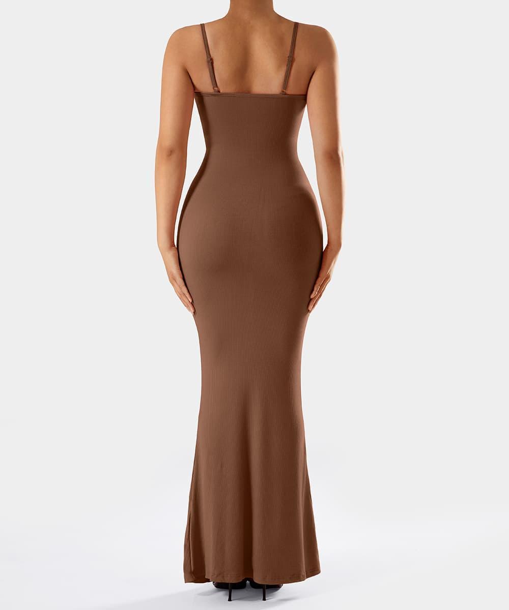 Kjole med spaghettistropper og innebygd shapewear
