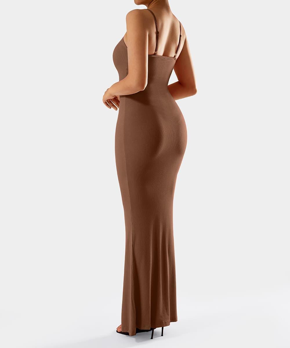 Kjole med spaghettistropper og innebygd shapewear