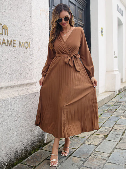 Elegant midikjole til fest med V-hals