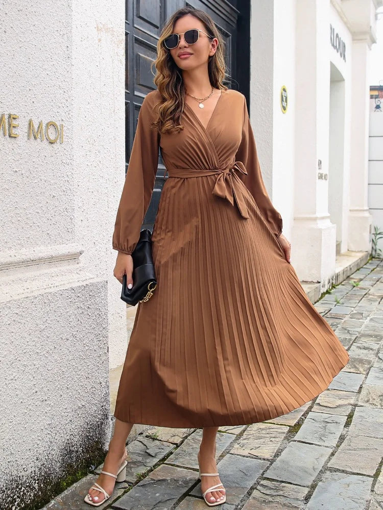 Elegant midikjole til fest med V-hals